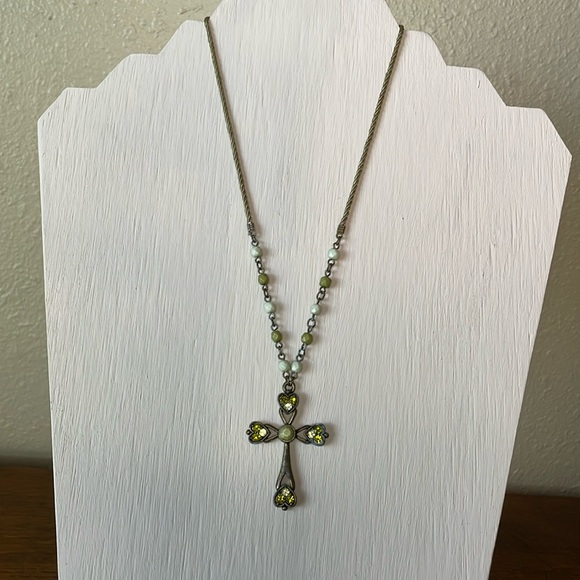 Beautiful Vintage Cross Necklace with Green Crystals and Beads. - Picture 2 of 10